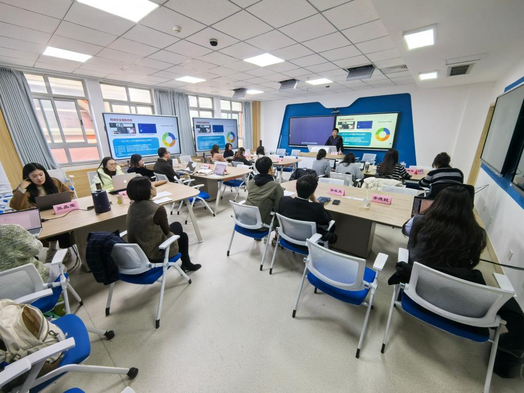 2025年新职工“准入能力提升专题”培训之“资源与服务”专题教育信息咨询服务培训总结