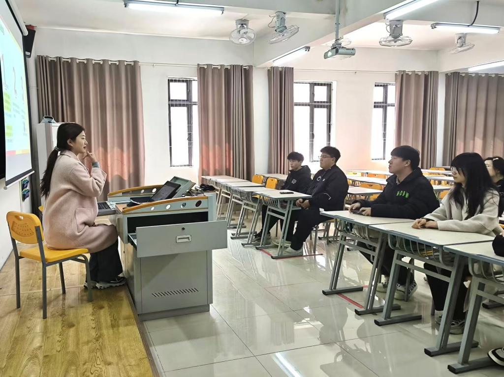 守护心灵之窗 学校心理咨询中心开展接线培训，打造专业教育信息咨询服务体系